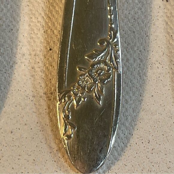 12 salad forks Oneida Tudor Plate QUEEN BESS II Vintage 1946 Silver Plate - Picture 12 of 15